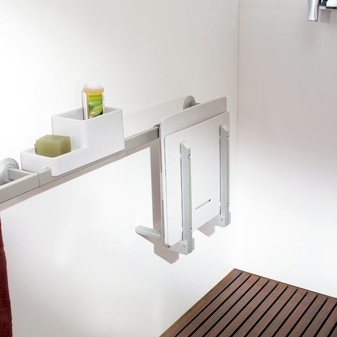 Siège de douche pliable avec dossier suspendu à une barre solide